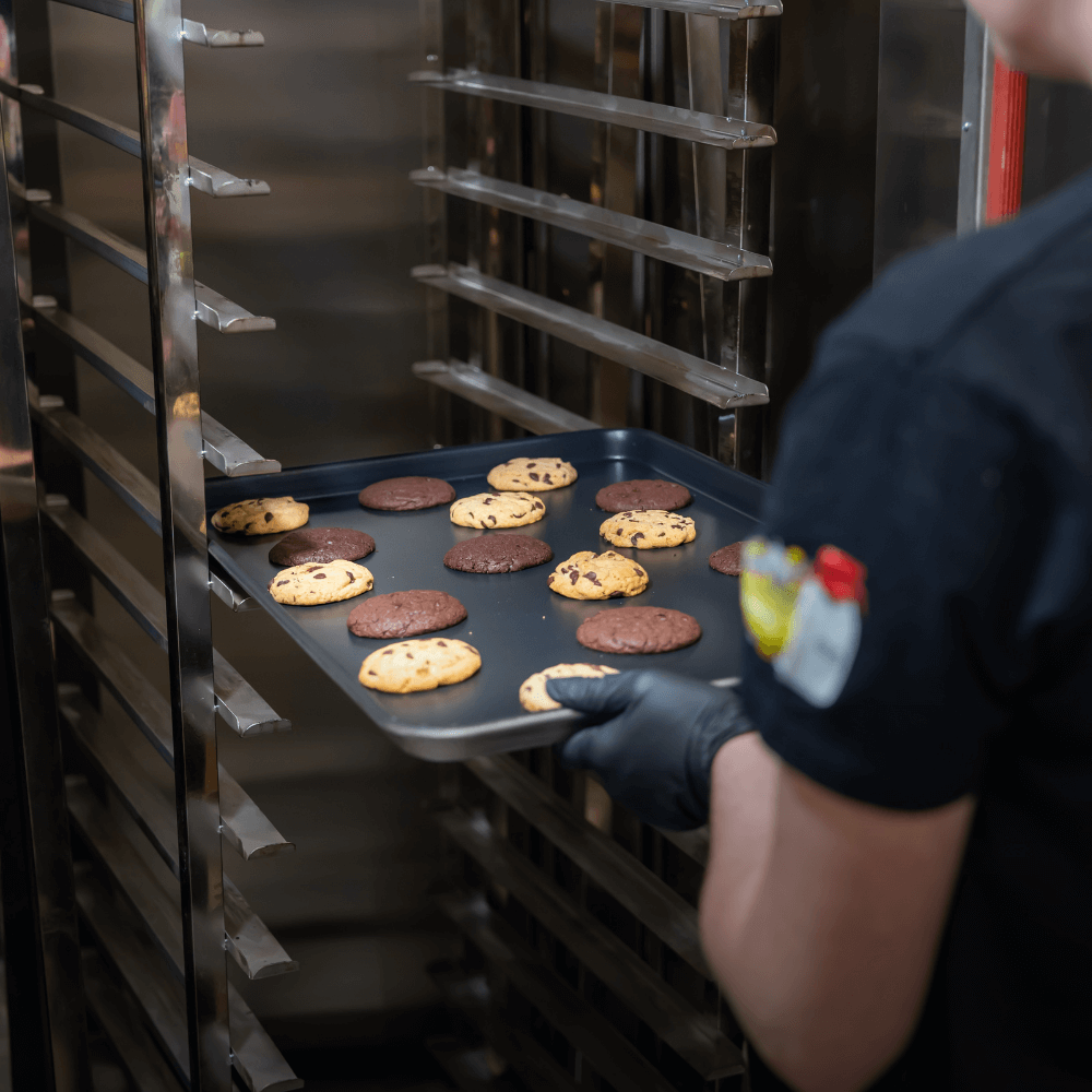 THC Cookies dans le four en gros plan