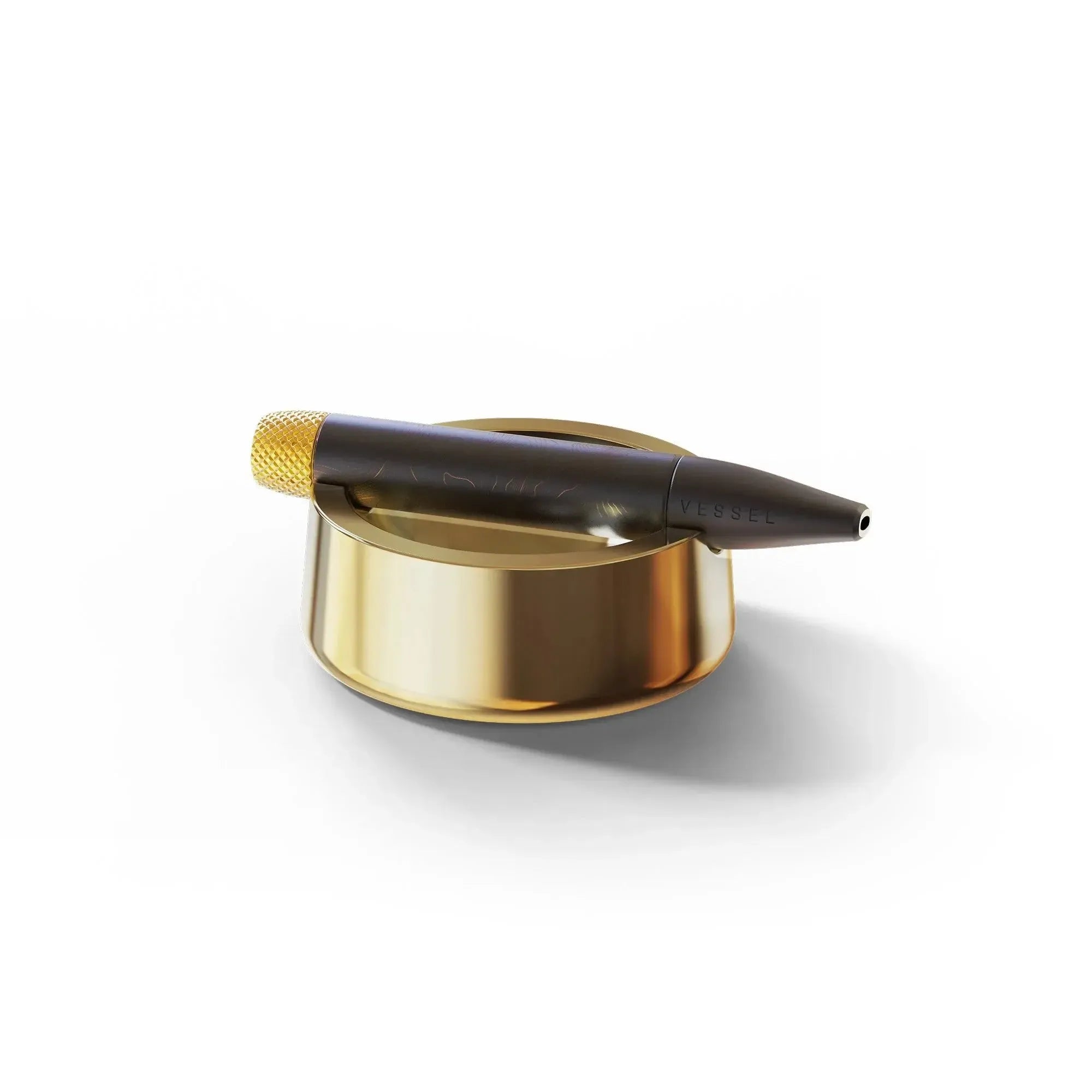 Guld Askebæger med en Vessel Vape